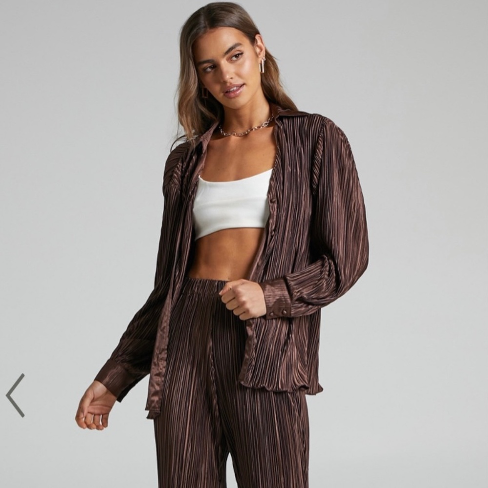SHOWPO BECA PLISSE BUTTON UP SHIRT - CHOCOLATE (SIZE US 6)